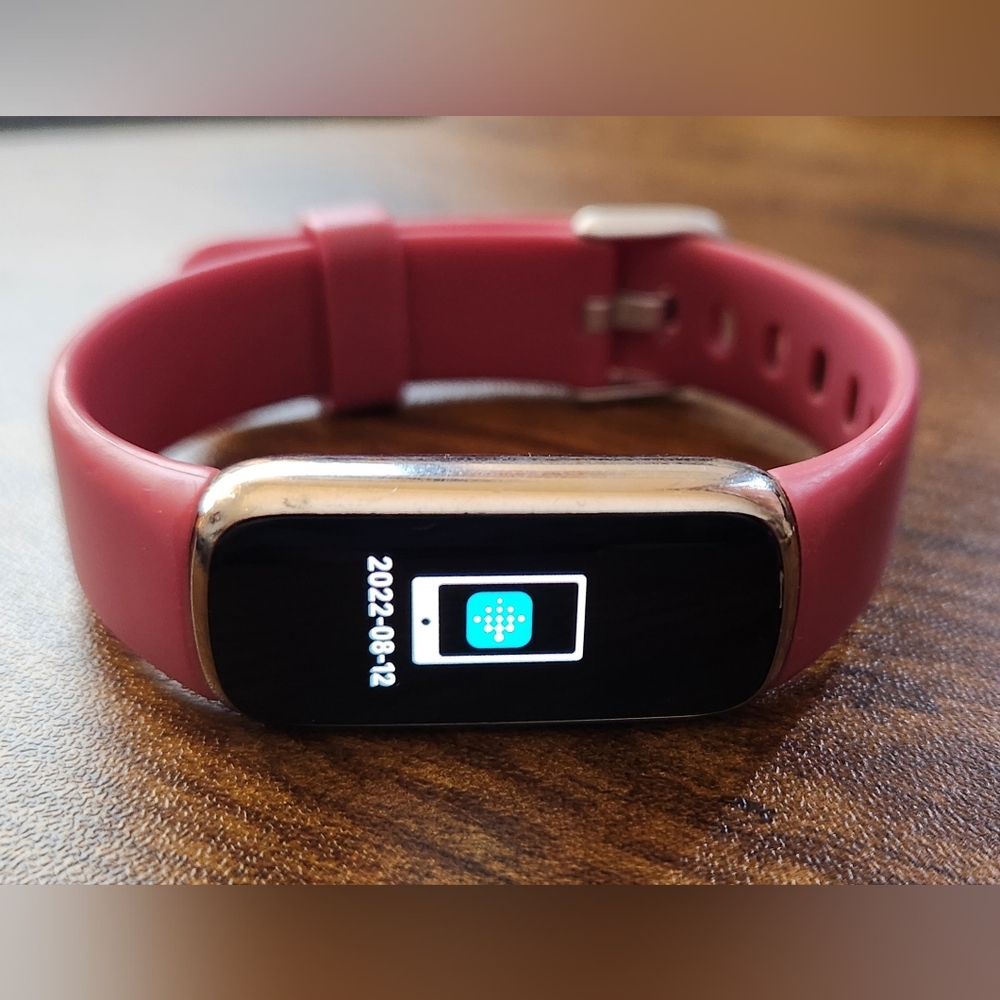 Fitbit Luxe with charger Pink